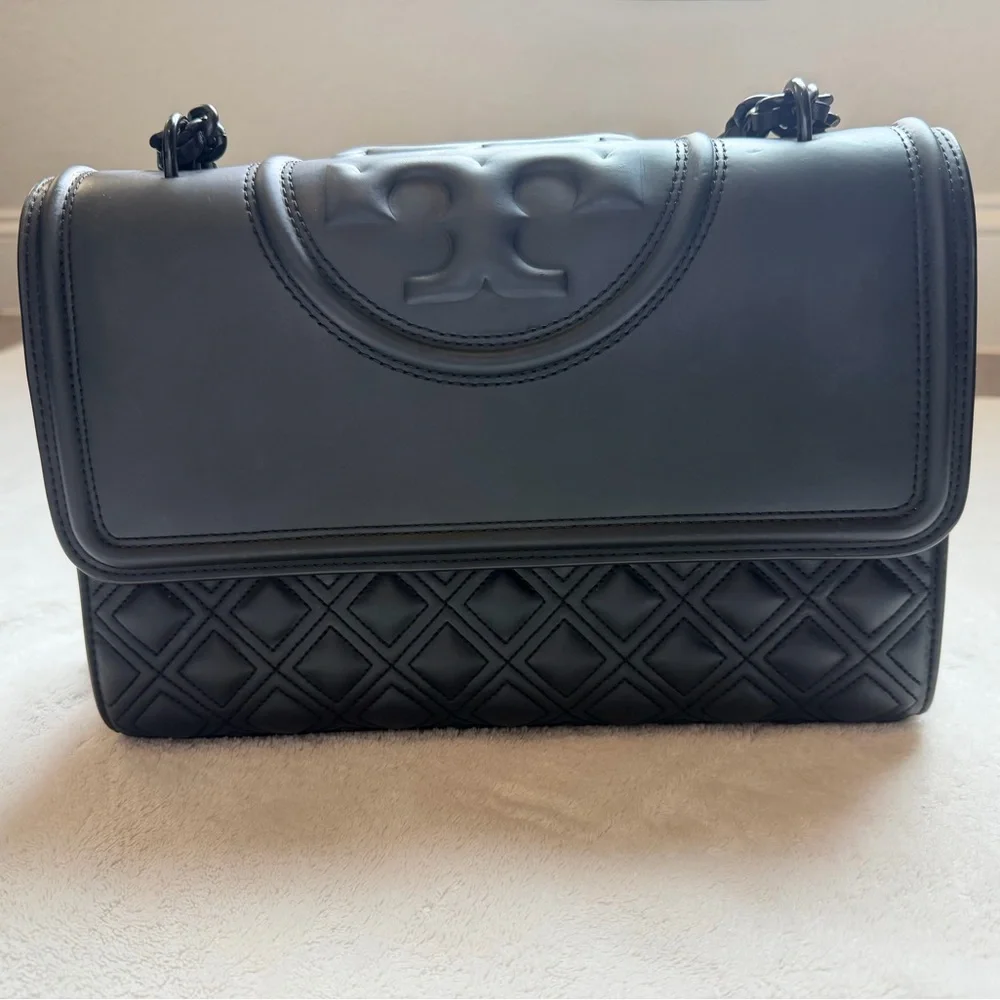 Tory Burch Fleming Matte Black Quilted Bag - Picture 3 of 10